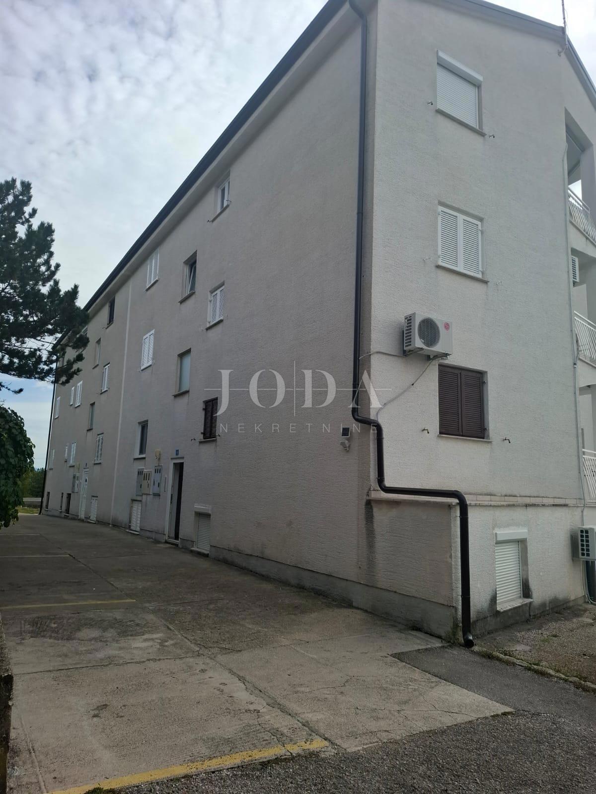 Dramalj, lepo stanovanje z balkonom in pogledom na morje