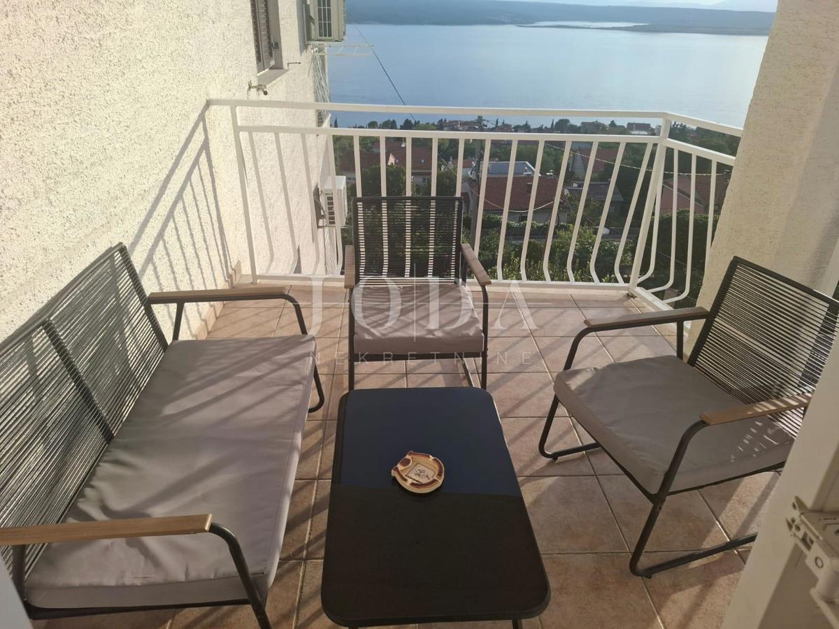 Dramalj, lepo stanovanje z balkonom in pogledom na morje