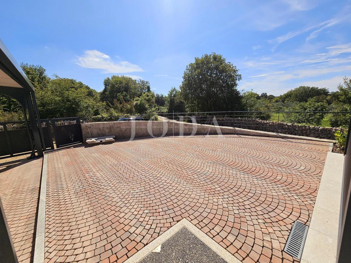 Malinska - nova hiša z bazenom in pogledom na morje!