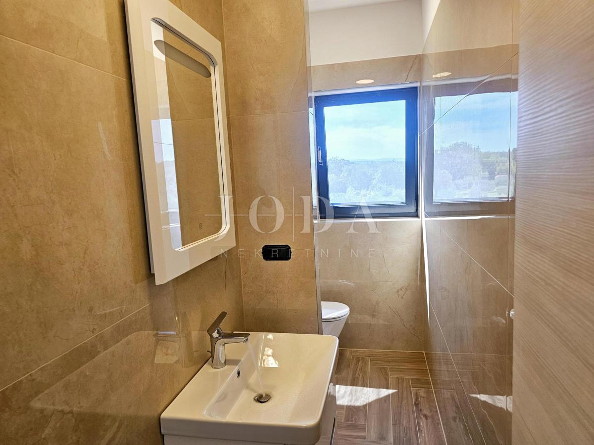 Malinska - nova hiša z bazenom in pogledom na morje!