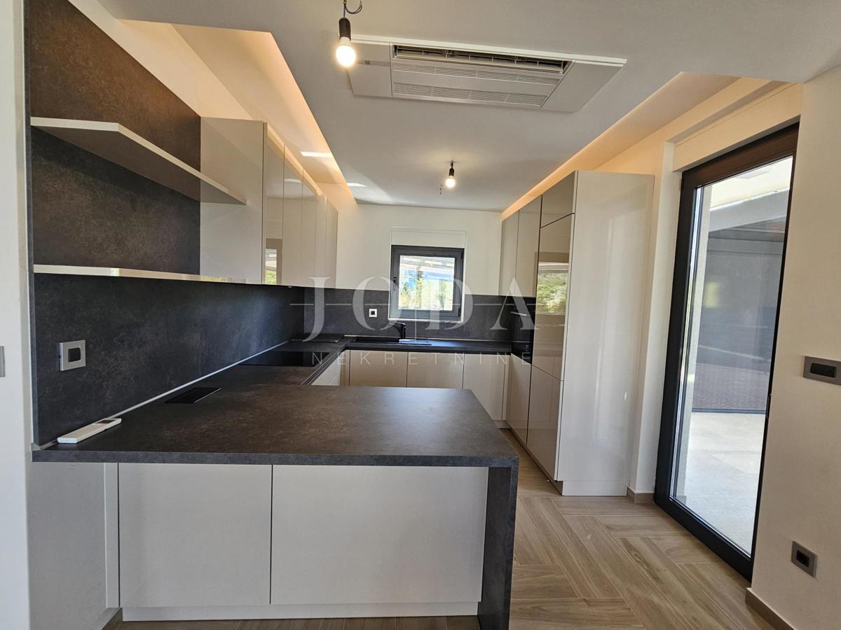 Malinska - nova hiša z bazenom in pogledom na morje!