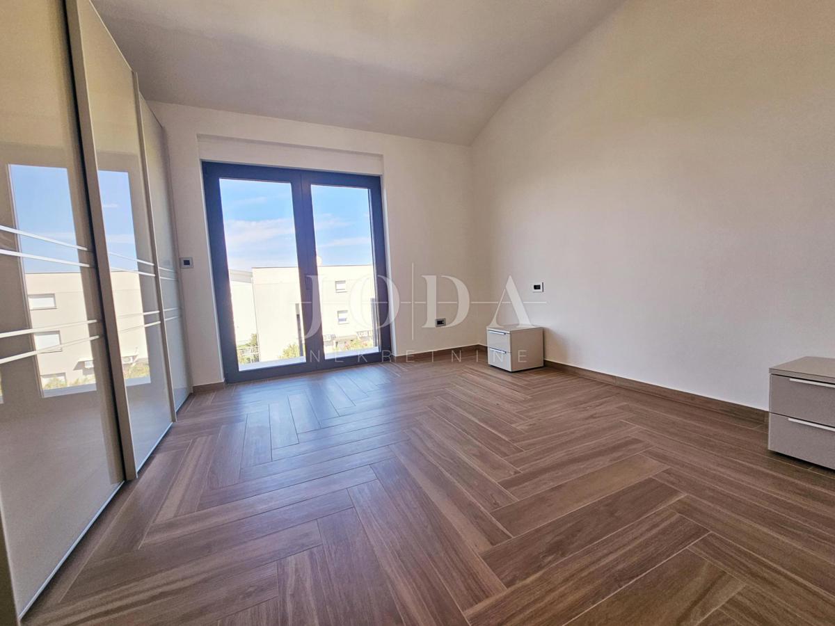 Malinska - nova hiša z bazenom in pogledom na morje!