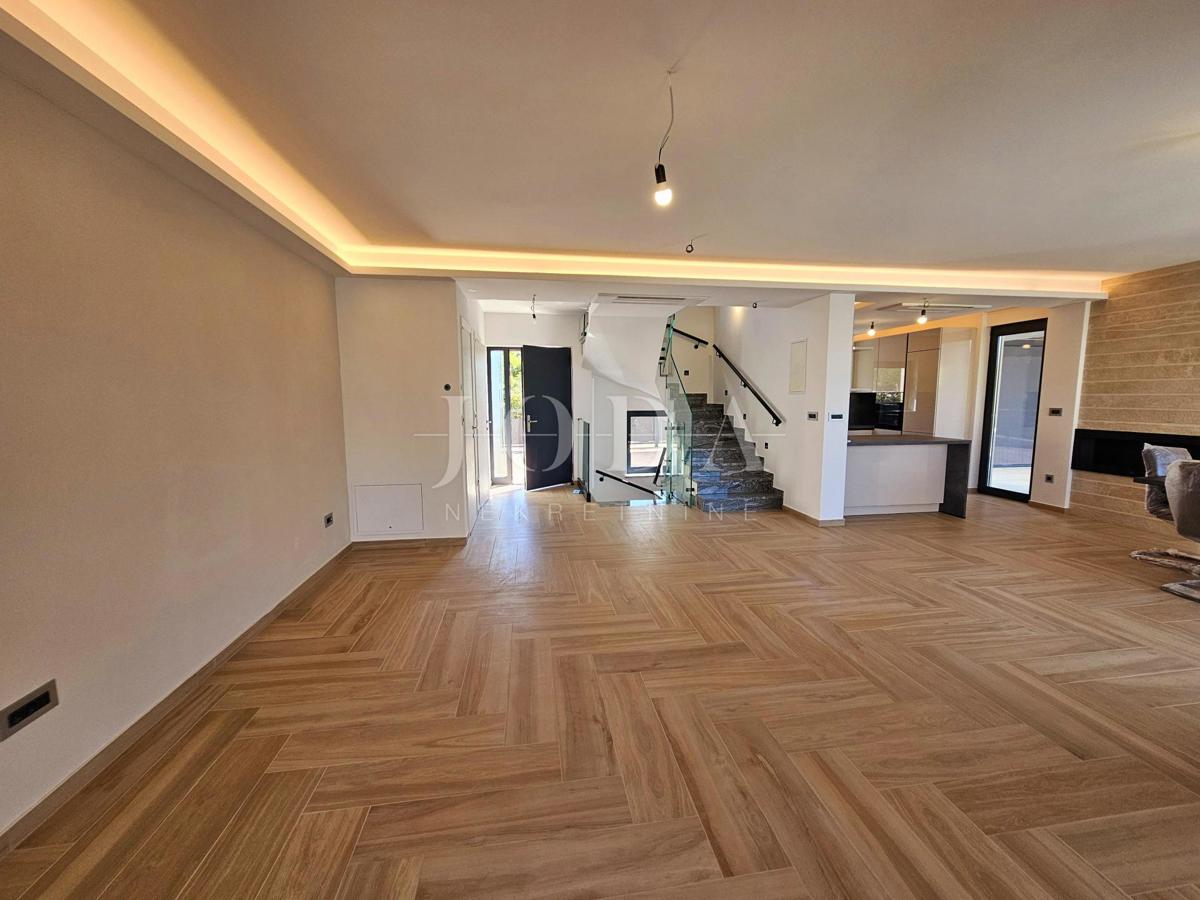 Malinska - nova hiša z bazenom in pogledom na morje!