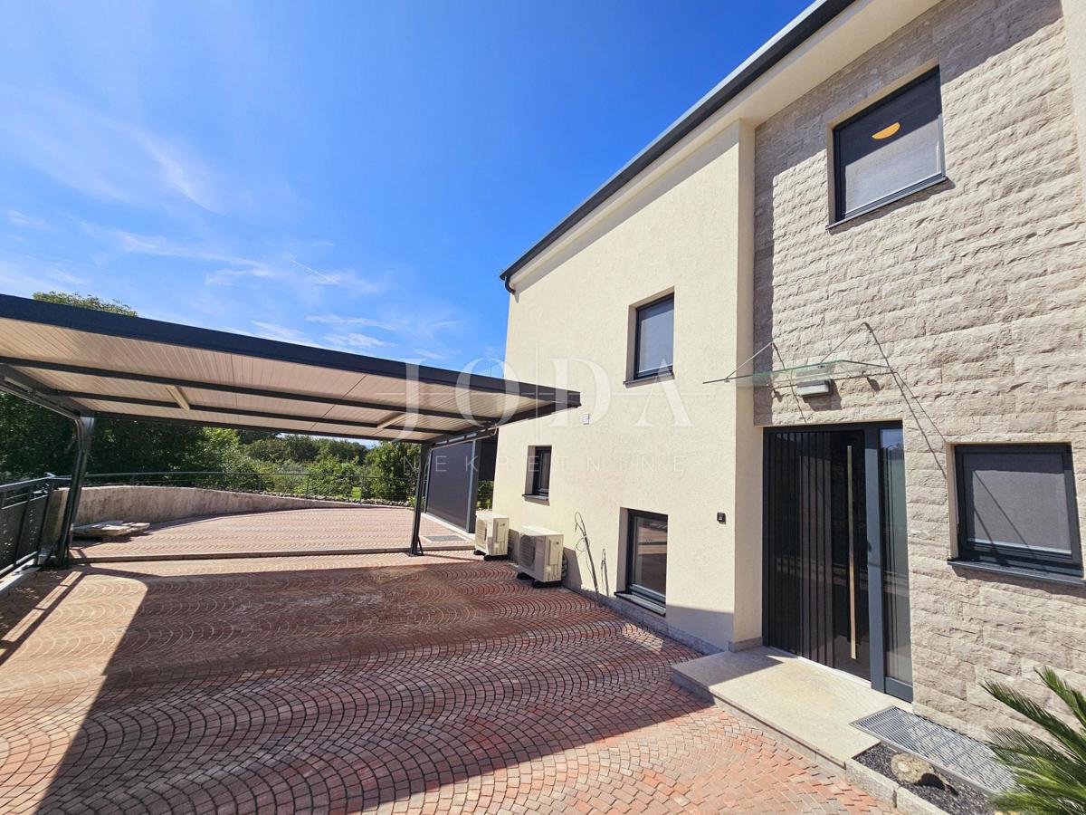 Malinska - nova hiša z bazenom in pogledom na morje!