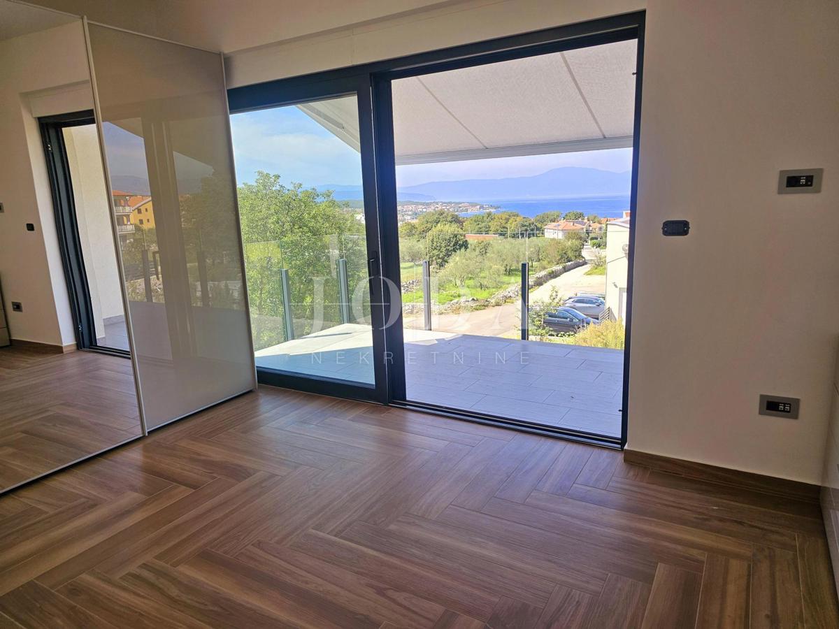 Malinska - nova hiša z bazenom in pogledom na morje!