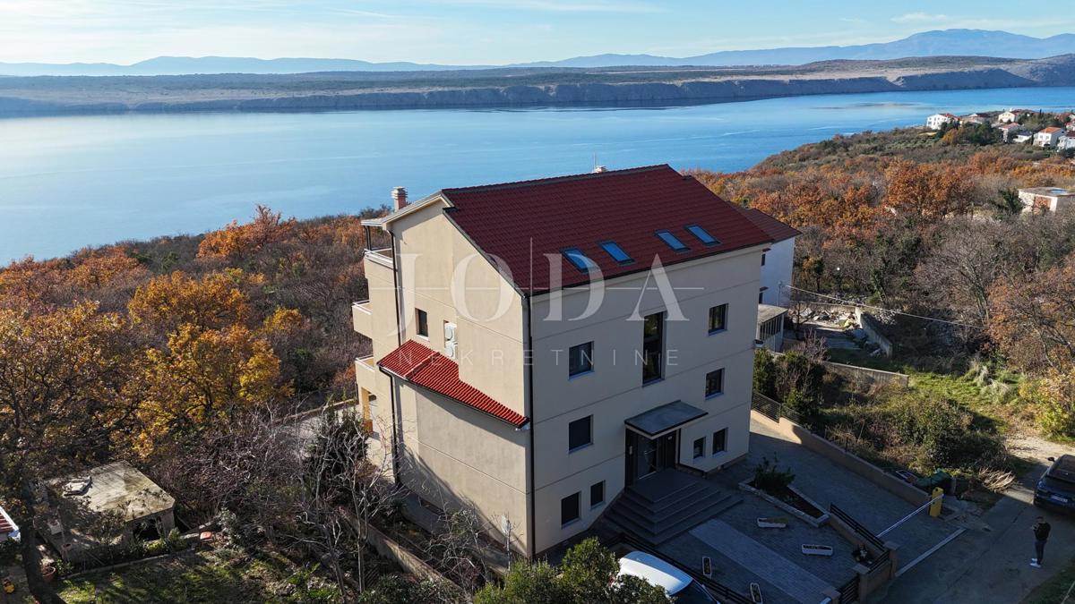 Sodobno dvoetažno stanovanje z dvema terasama in odprtim razgledom na Kvarnerski zaliv