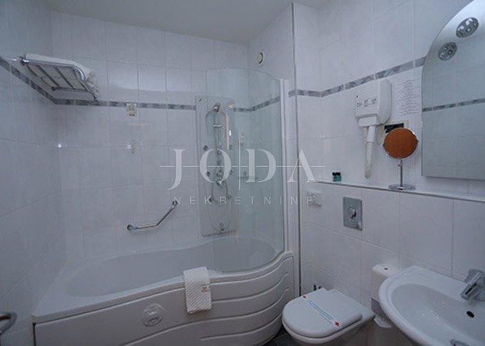 Hotel za prodajo, prva vrsta do morja