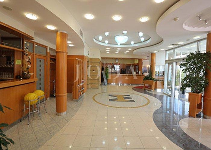 Hotel za prodajo, prva vrsta do morja