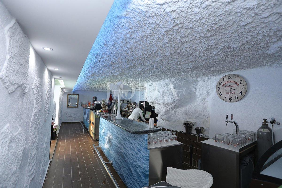 Hotel za prodajo, prva vrsta do morja