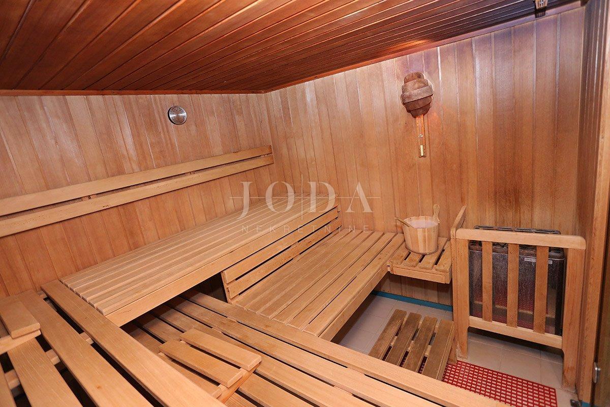 Hotel za prodajo, prva vrsta do morja