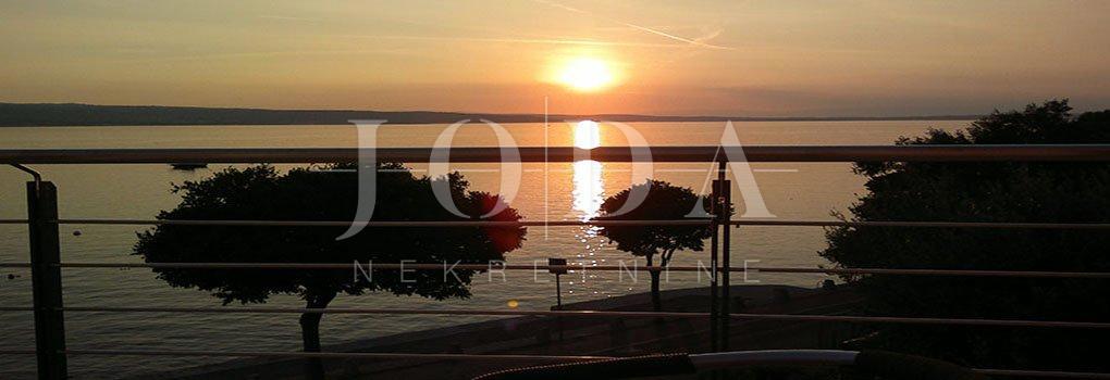 Hotel za prodajo, prva vrsta do morja