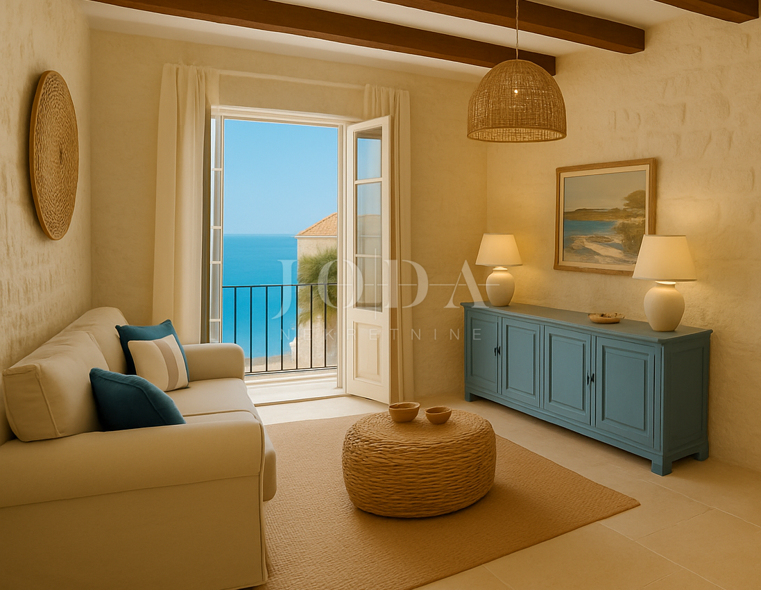 Stara hiša na izjemni lokaciji – prvi red ob morju, Klimno