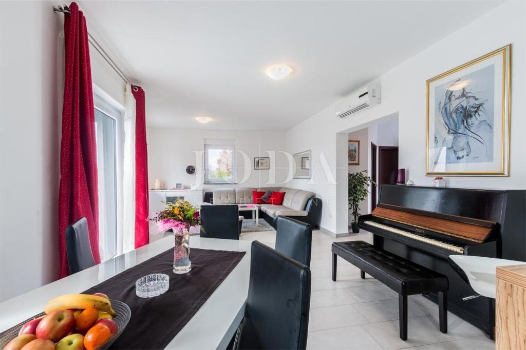 Hiša Vodnjan, 210m2