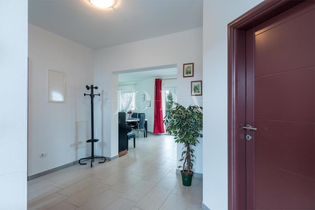 Hiša Vodnjan, 210m2