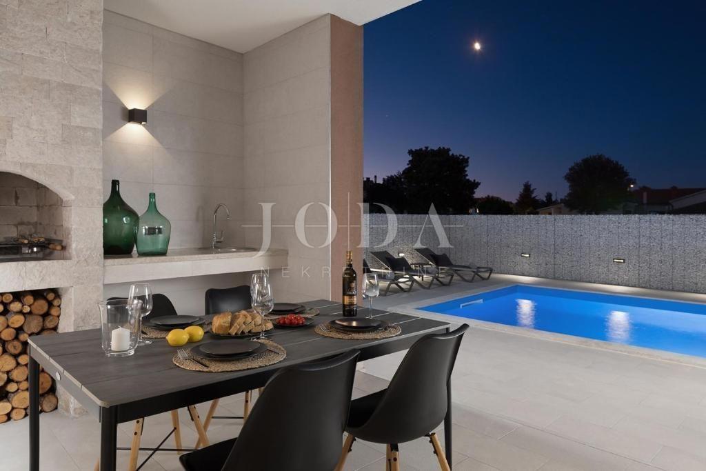 Hiša Svetvinčenat, 230m2