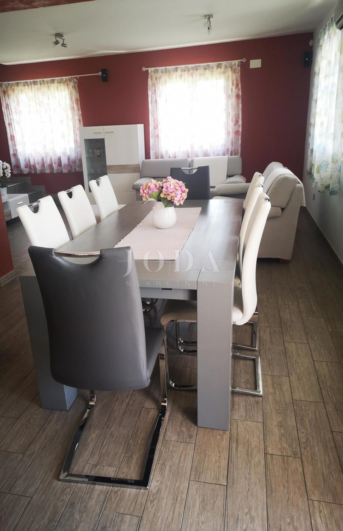 Hiša Fažana, 180m2