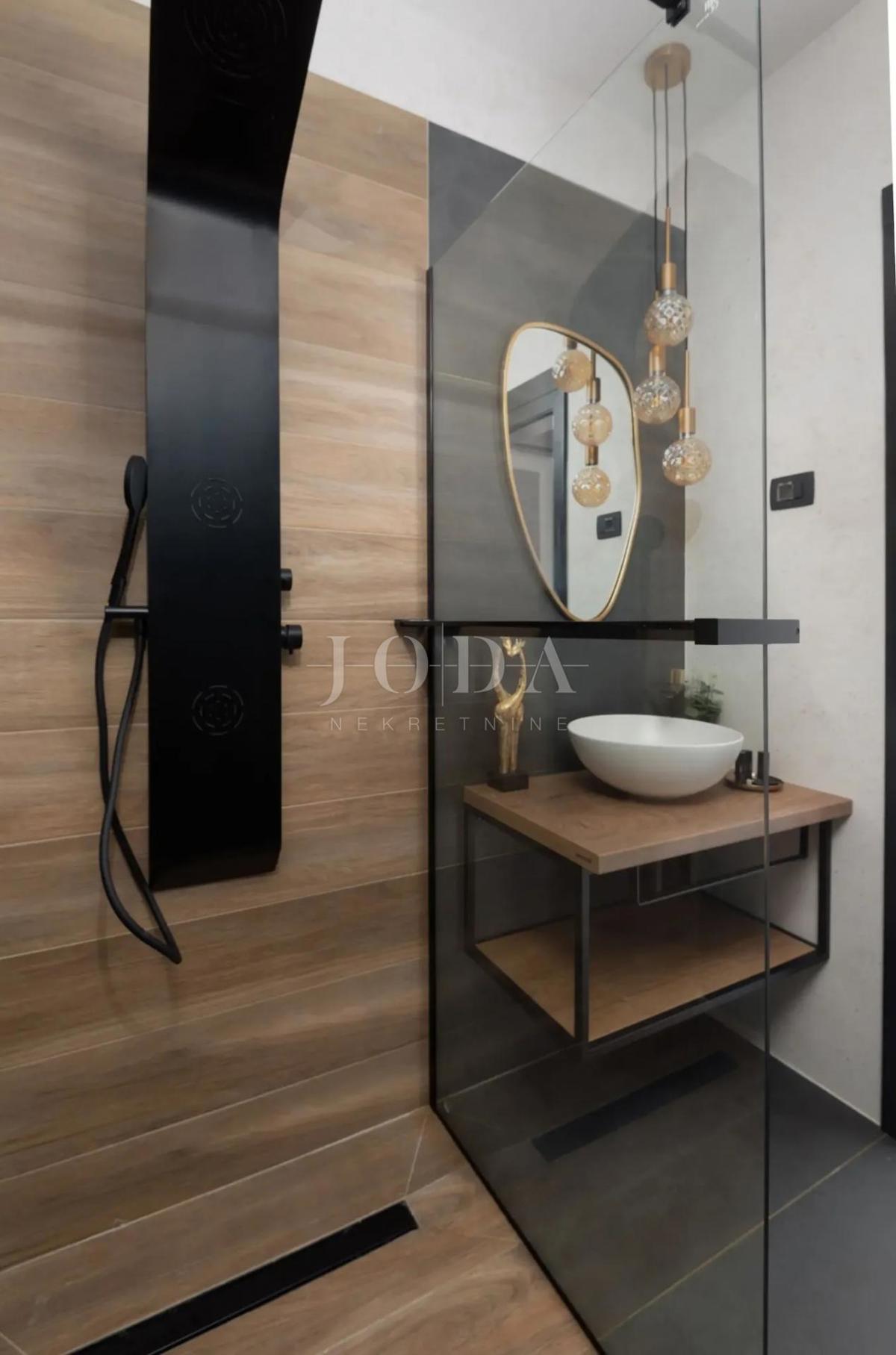 Luksuzna vila s panoramskim pogledom na morje