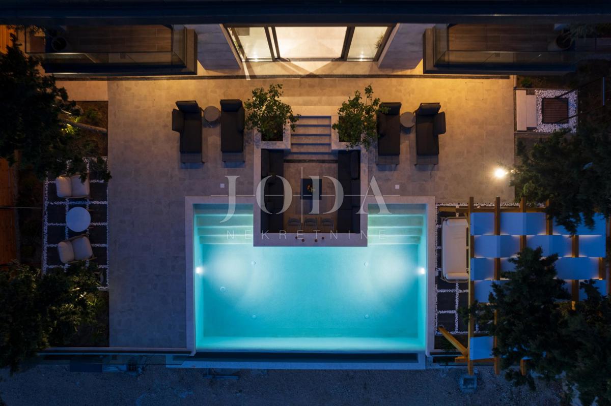 Luksuzna vila s panoramskim pogledom na morje