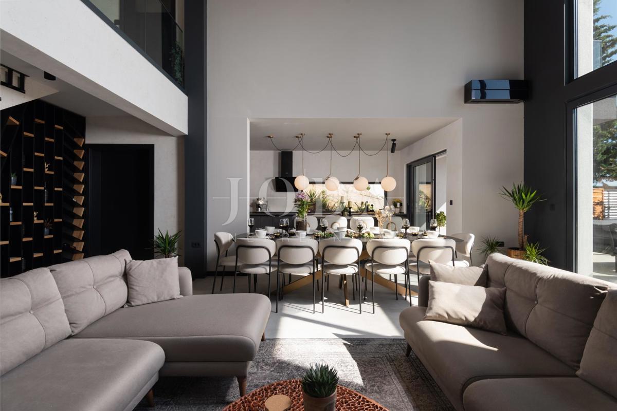 Luksuzna vila s panoramskim pogledom na morje