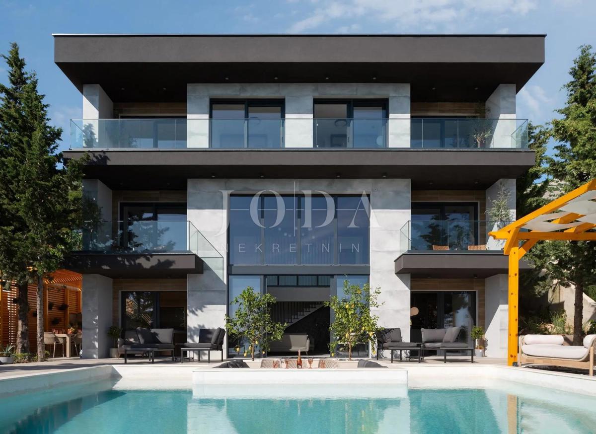 Luksuzna vila s panoramskim pogledom na morje