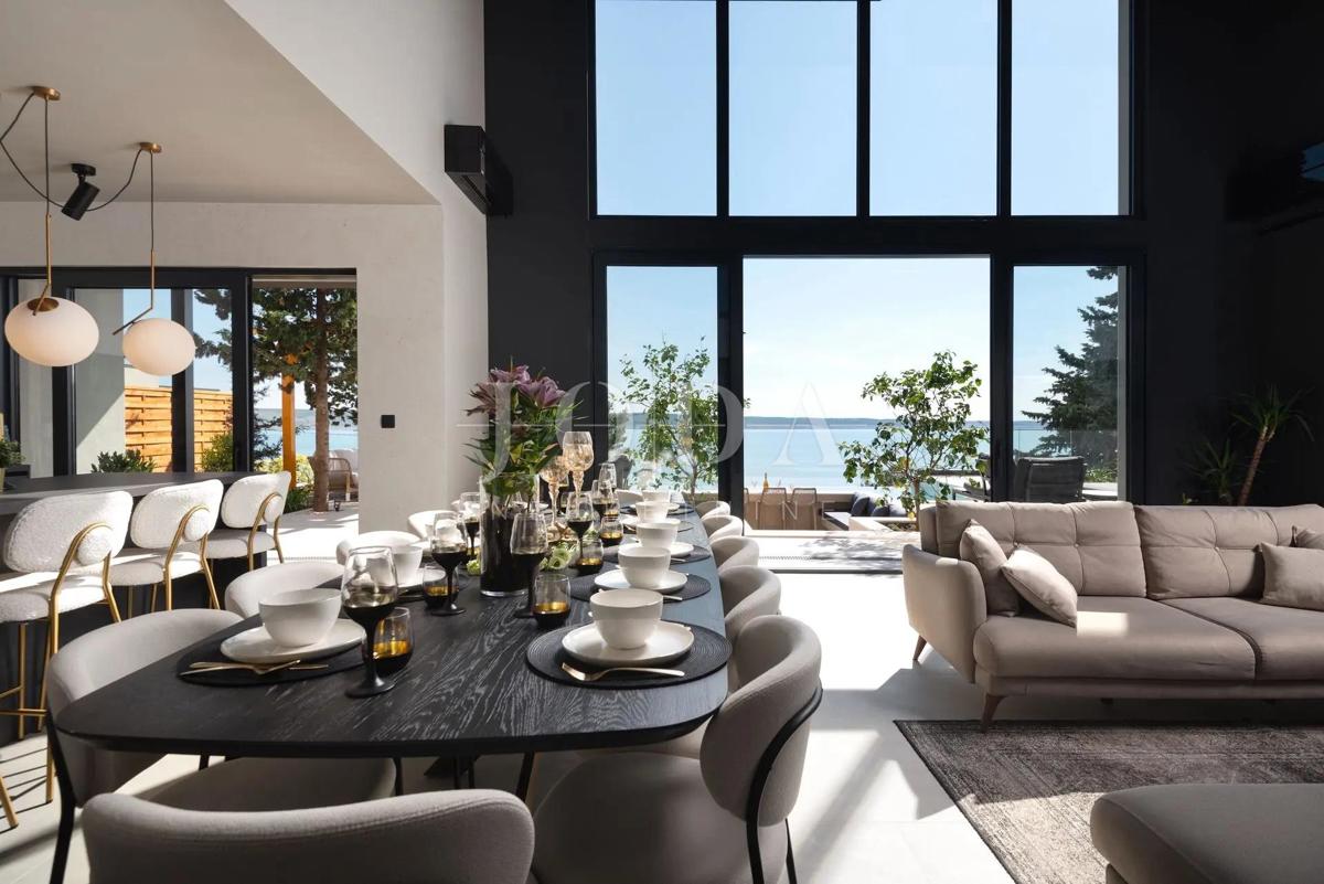 Luksuzna vila s panoramskim pogledom na morje