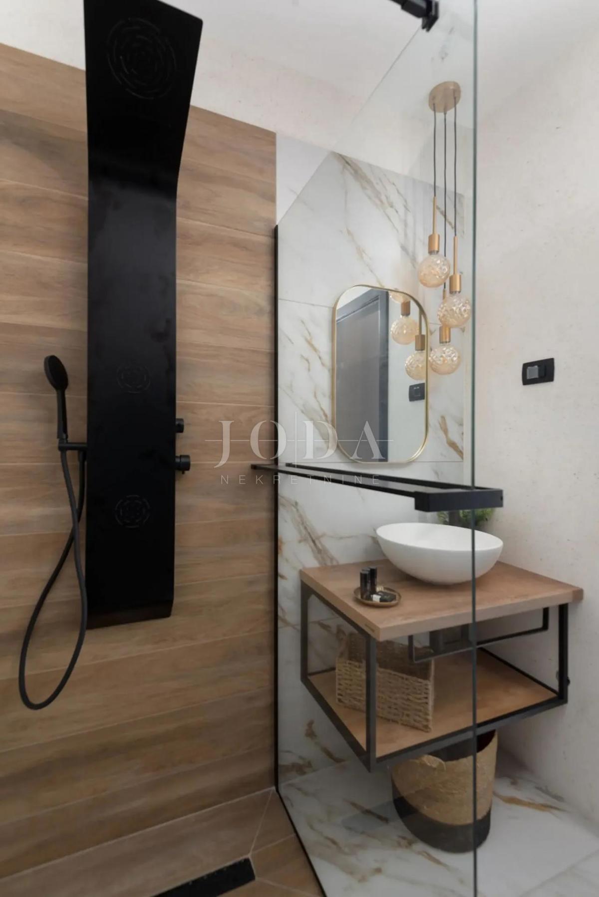 Luksuzna vila s panoramskim pogledom na morje