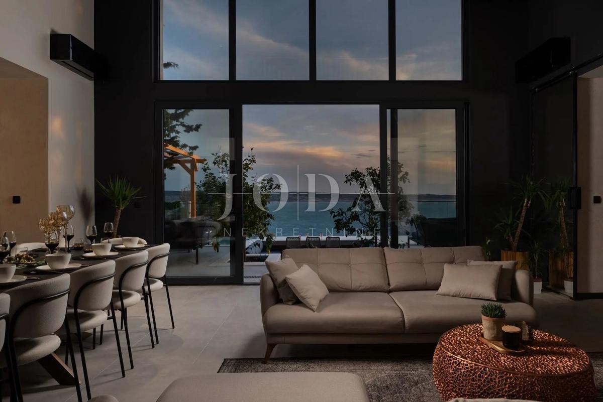 Luksuzna vila s panoramskim pogledom na morje