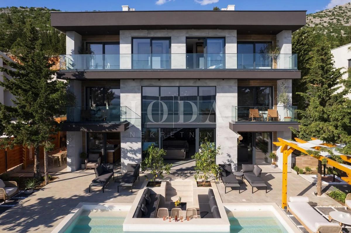 Luksuzna vila s panoramskim pogledom na morje