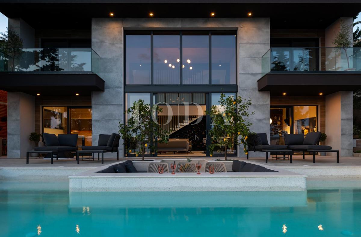 Luksuzna vila s panoramskim pogledom na morje