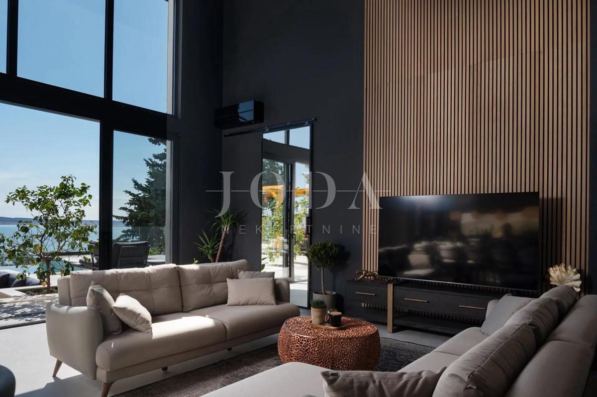 Luksuzna vila s panoramskim pogledom na morje