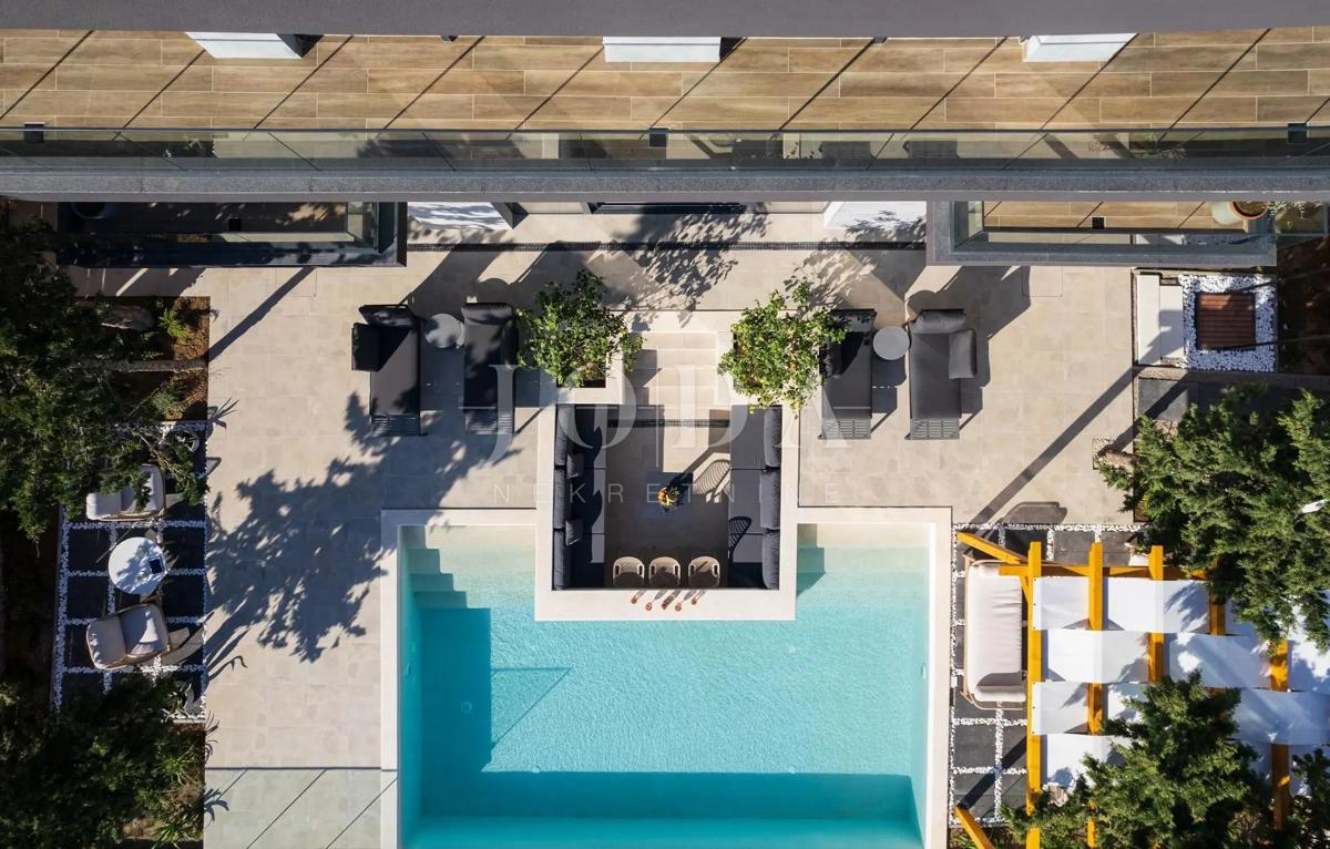 Luksuzna vila s panoramskim pogledom na morje