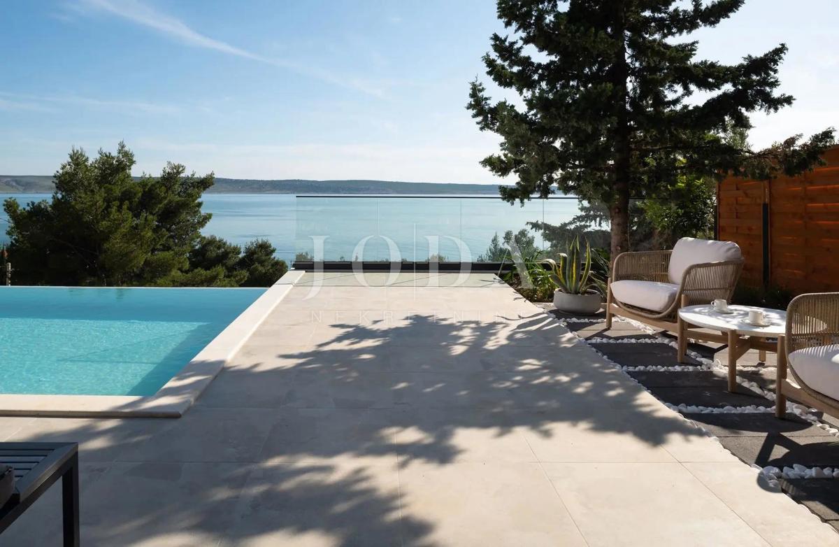 Luksuzna vila s panoramskim pogledom na morje