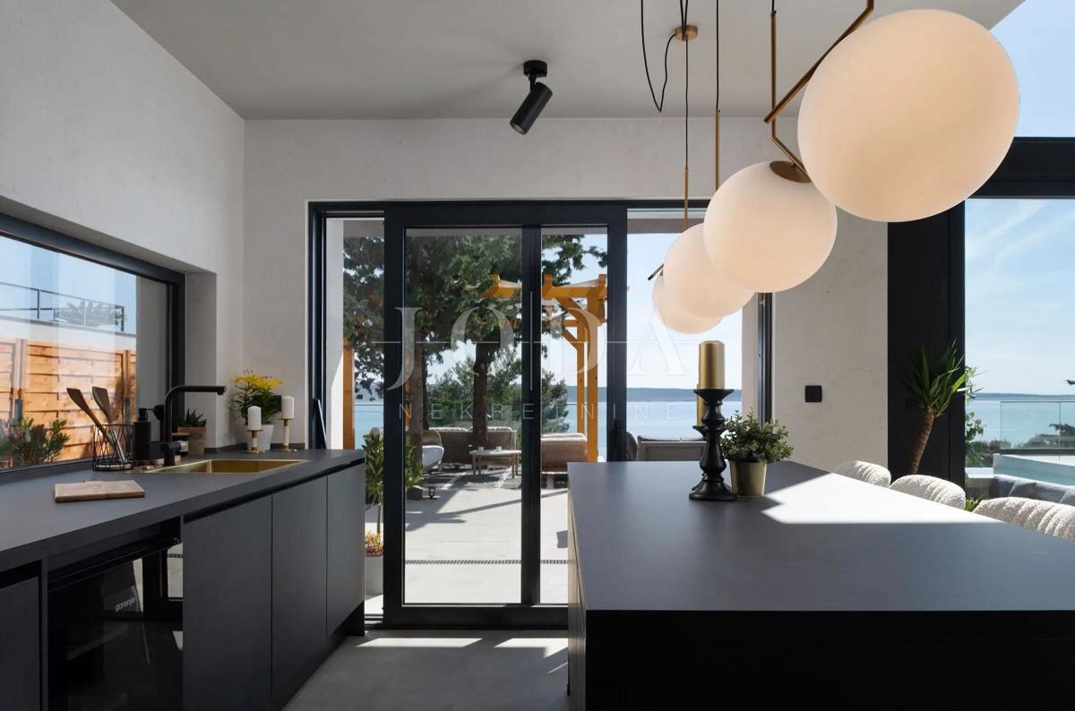 Luksuzna vila s panoramskim pogledom na morje