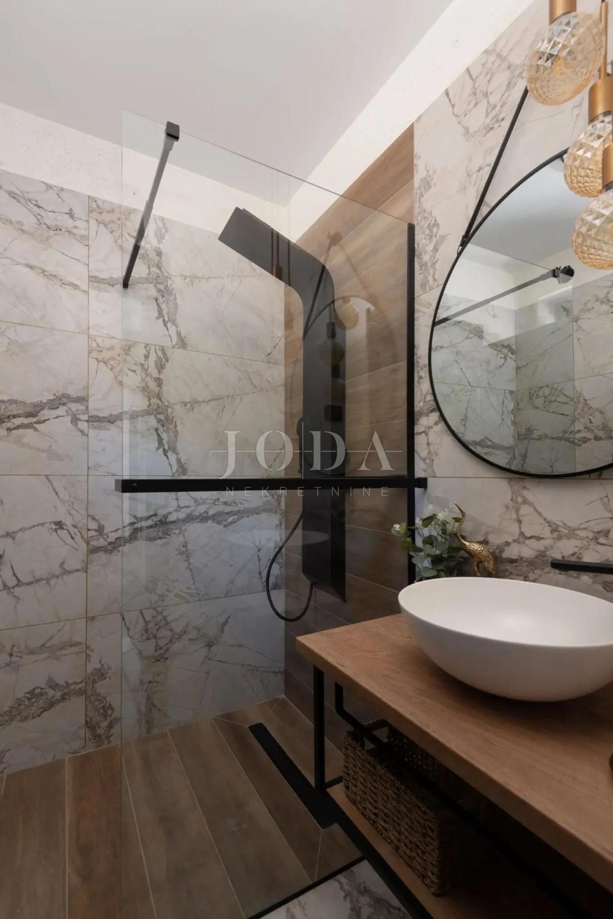 Luksuzna vila s panoramskim pogledom na morje