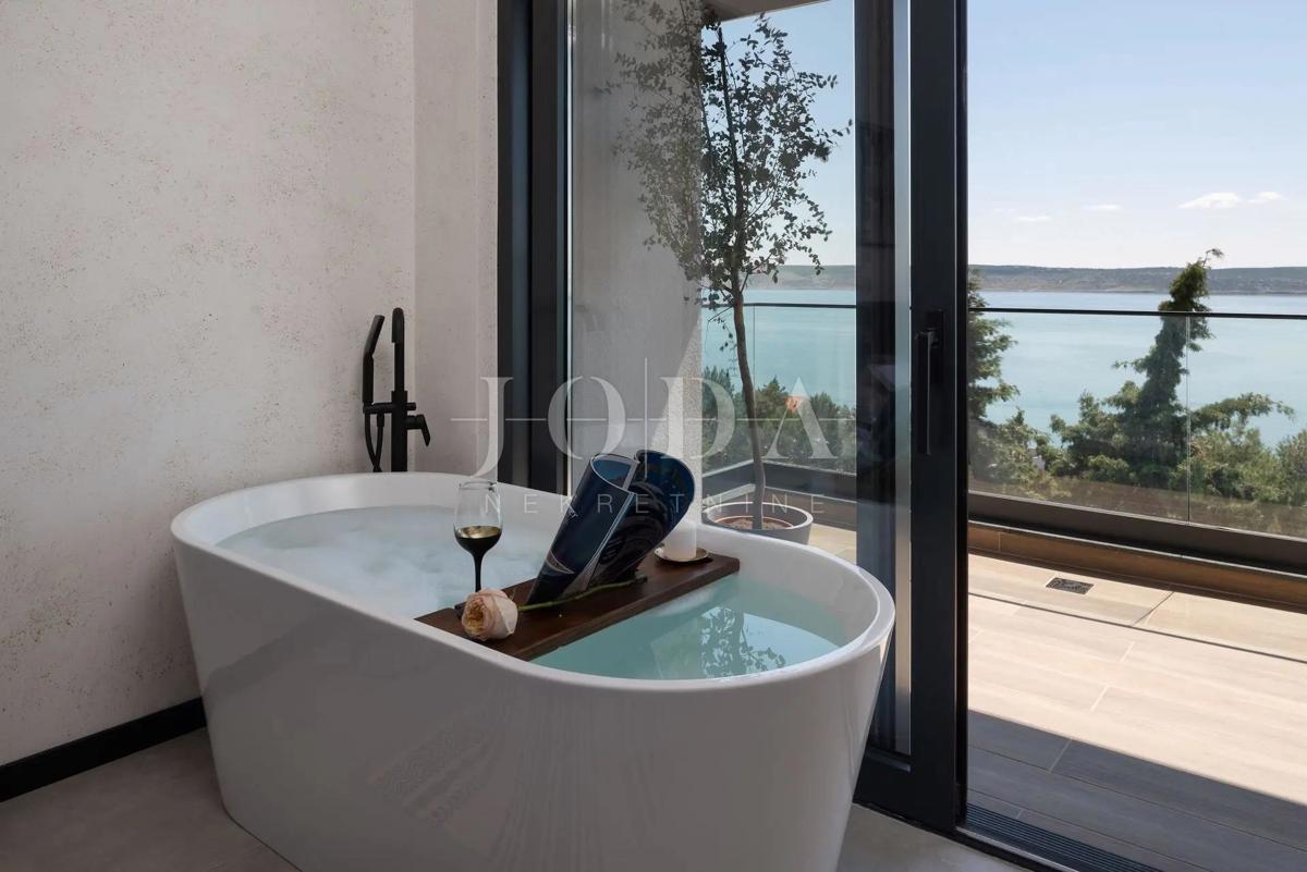 Luksuzna vila s panoramskim pogledom na morje