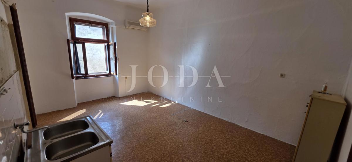 Apartma Senj prva vrsta ob morju center 42 m²