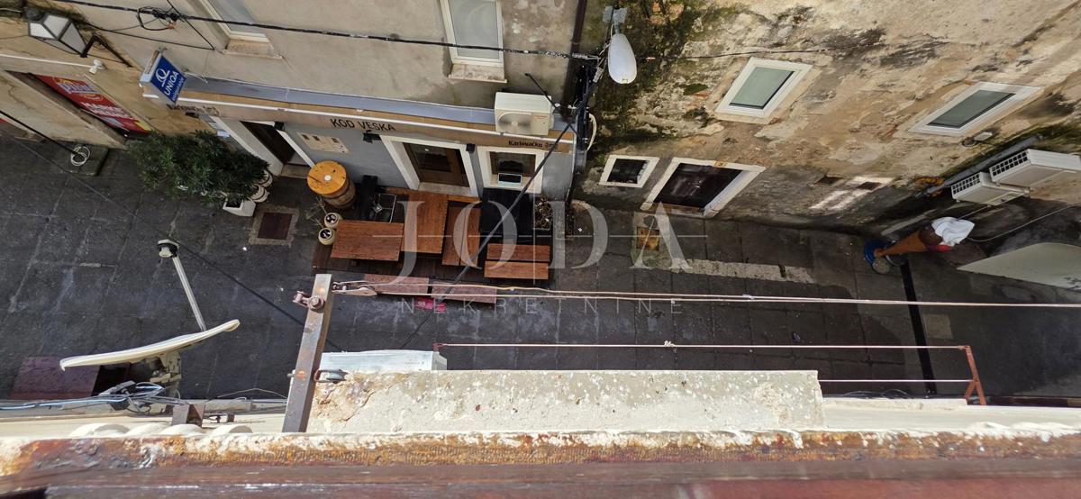 Apartma Senj prva vrsta ob morju center 42 m²