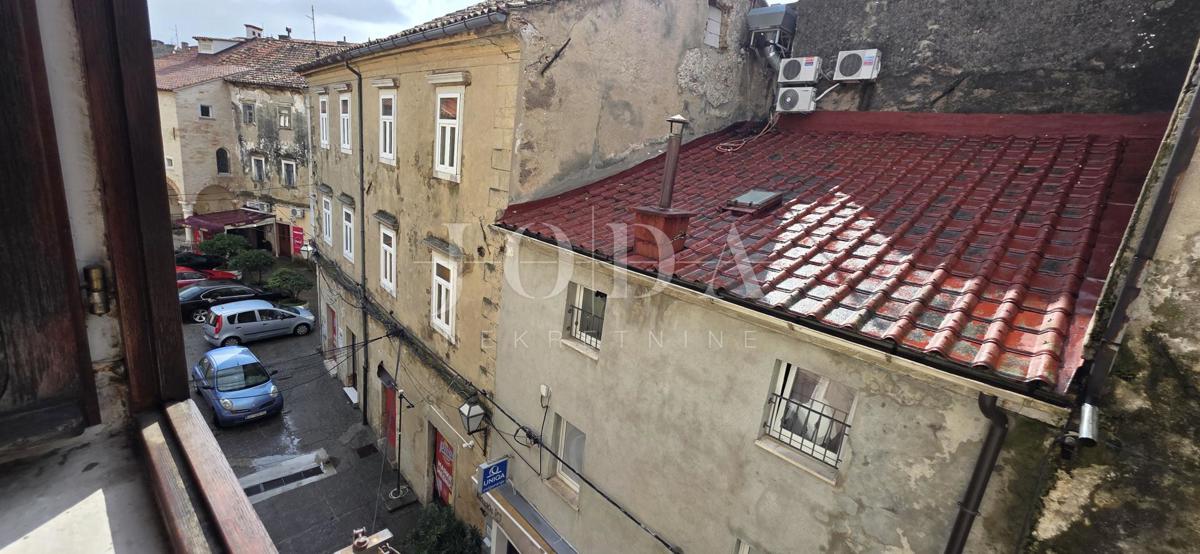 Apartma Senj prva vrsta ob morju center 42 m²