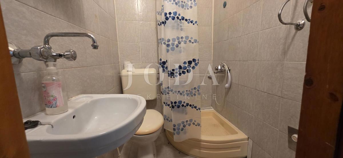 Apartma Senj prva vrsta ob morju center 42 m²
