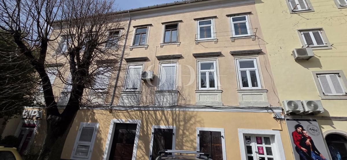 Apartma Senj prva vrsta ob morju center 42 m²