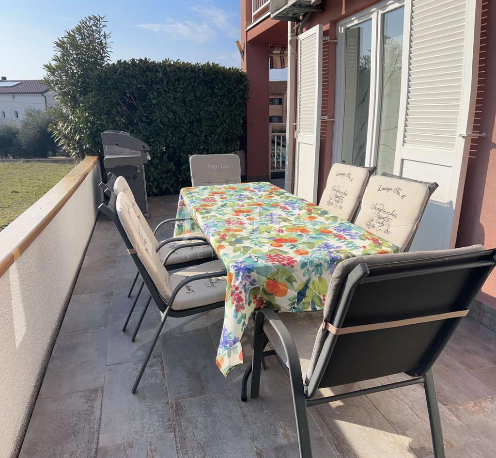 Lep apartma z vrtom, Malinska - otok Krk