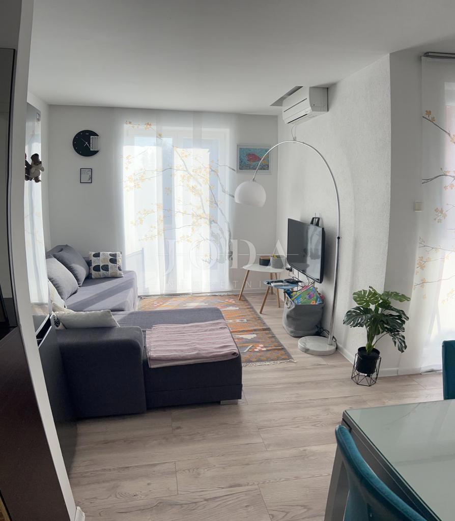 Lep apartma z vrtom, Malinska - otok Krk