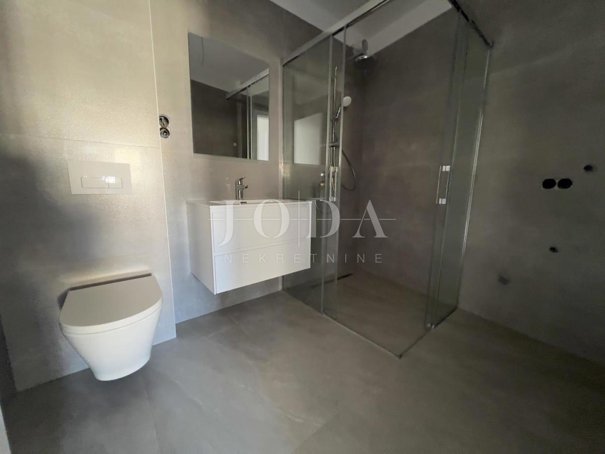 Stanovanje Klenovica, Novi Vinodolski, 200m2