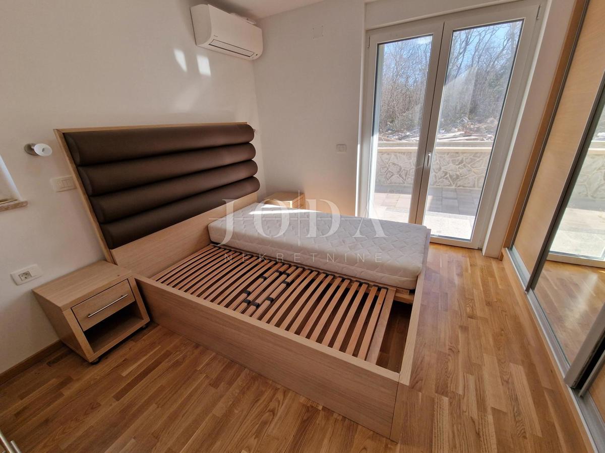 Apartma s pogledom na morje in vrtom, Njivice - otok Krk