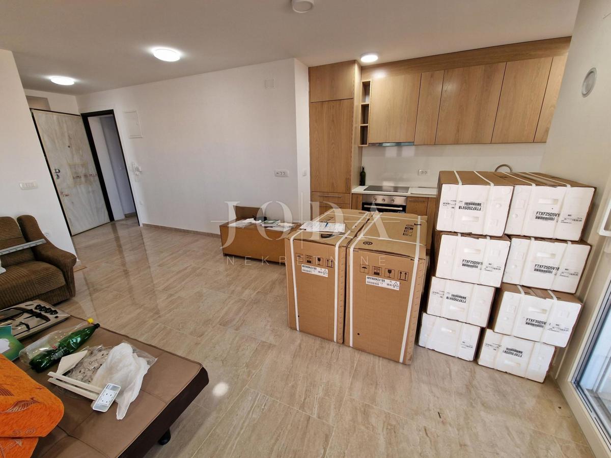 Apartma s pogledom na morje in vrtom, Njivice - otok Krk