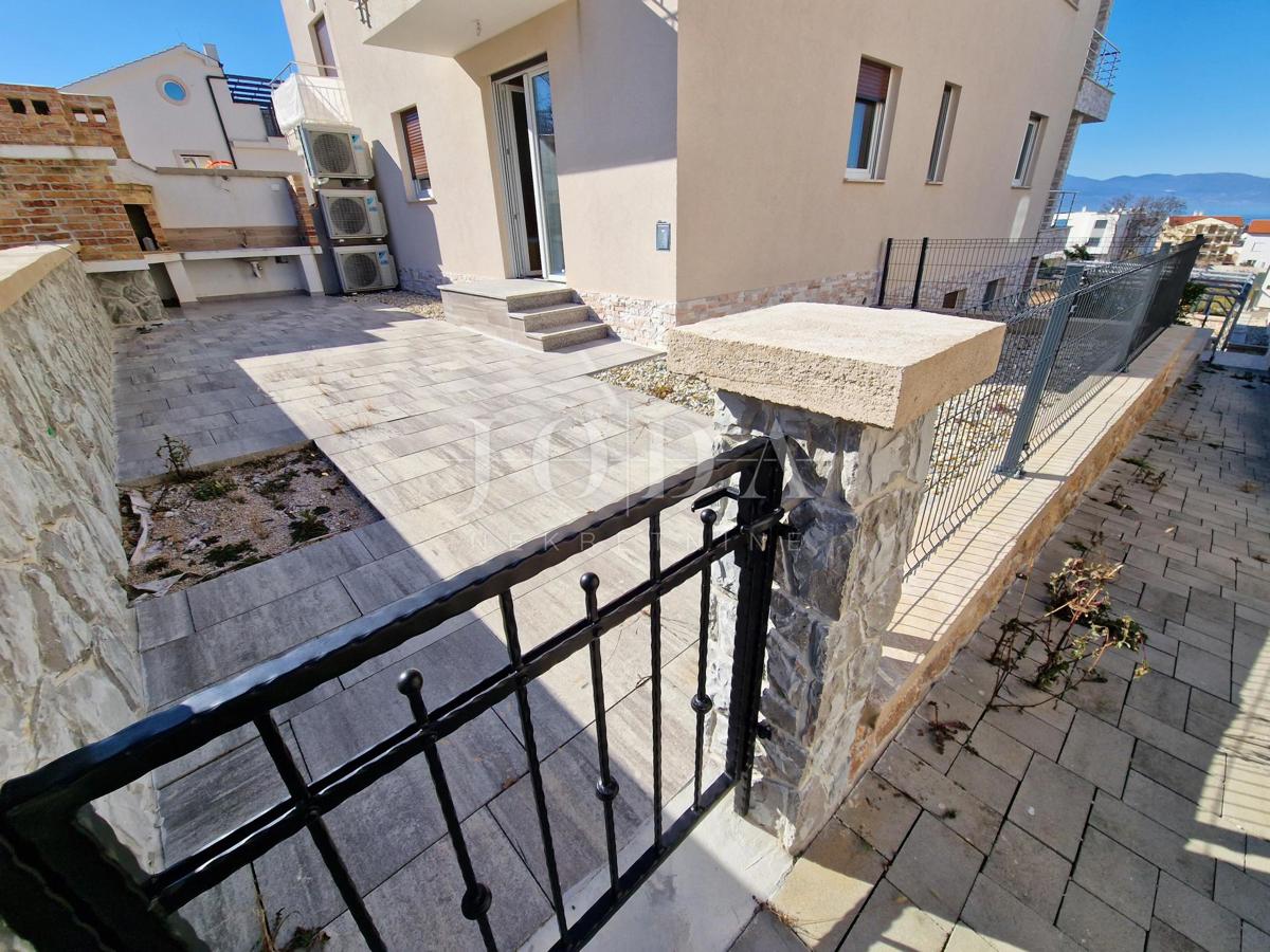 Apartma s pogledom na morje in vrtom, Njivice - otok Krk
