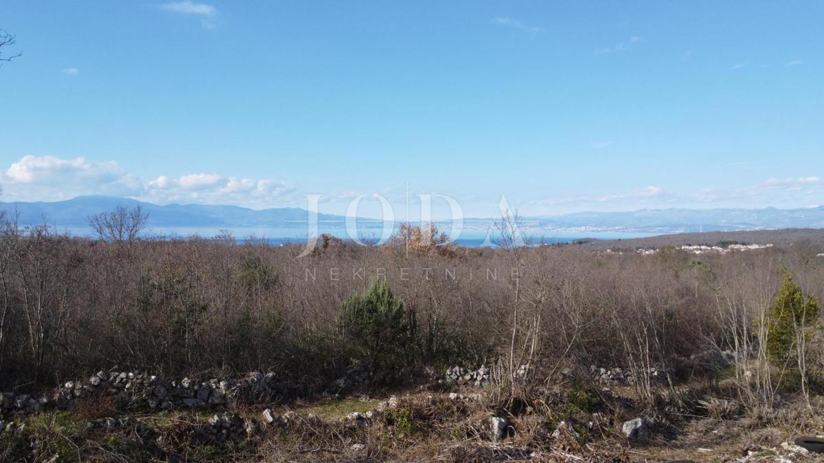 Gradbeno zemljišče s pogledom na morje
