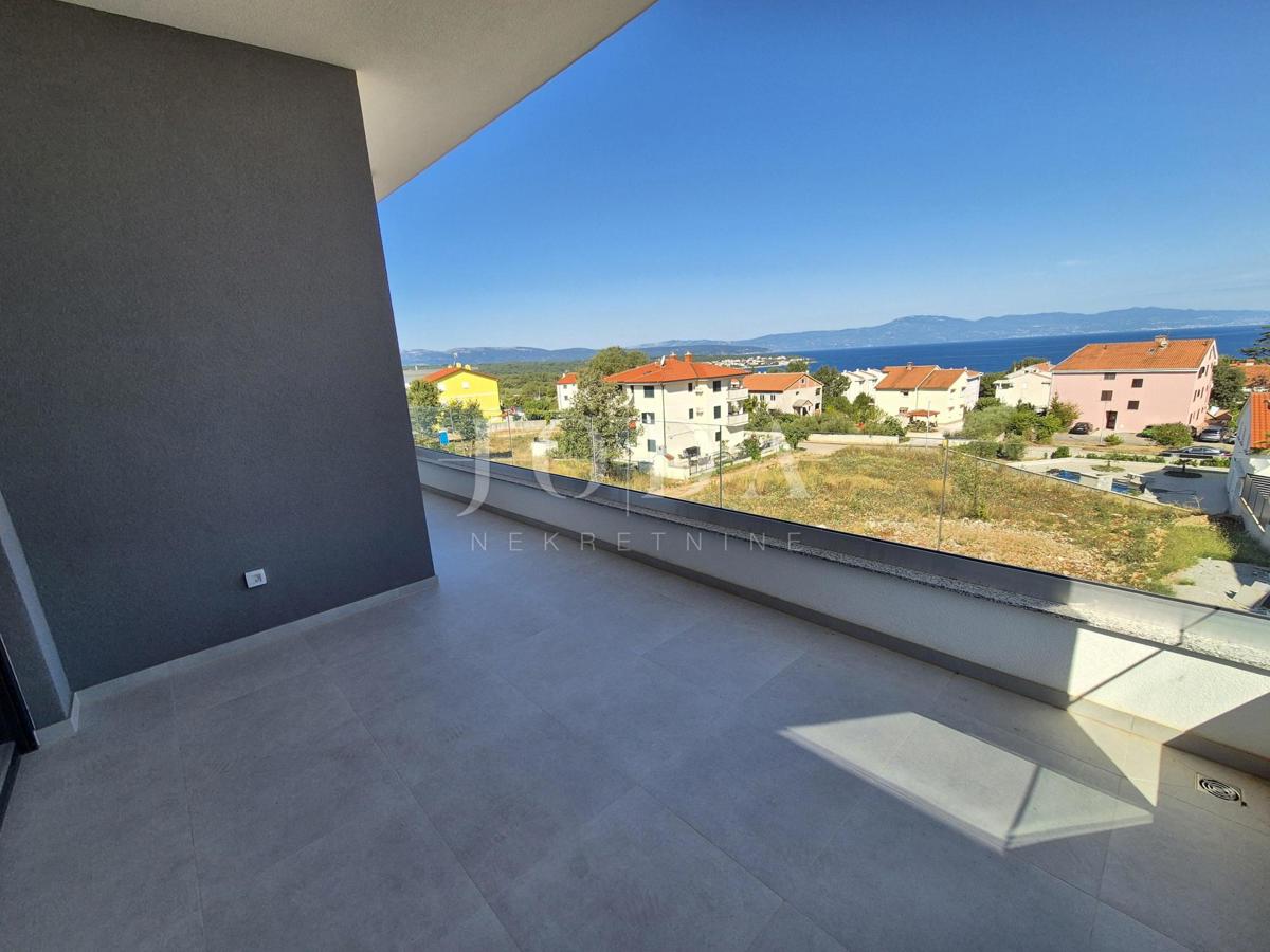 Malinska, prostoren apartma z vrtom - novogradnja