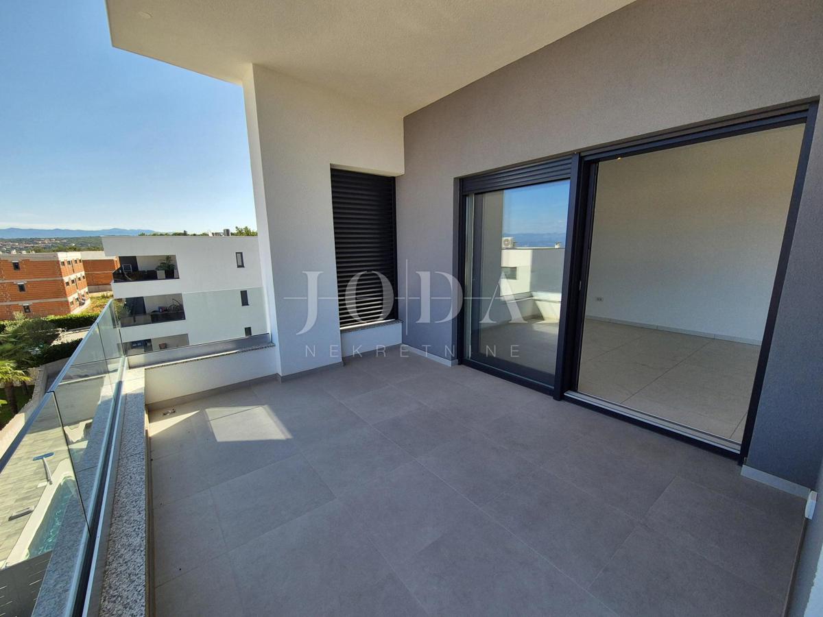 Malinska, prostoren apartma z vrtom - novogradnja