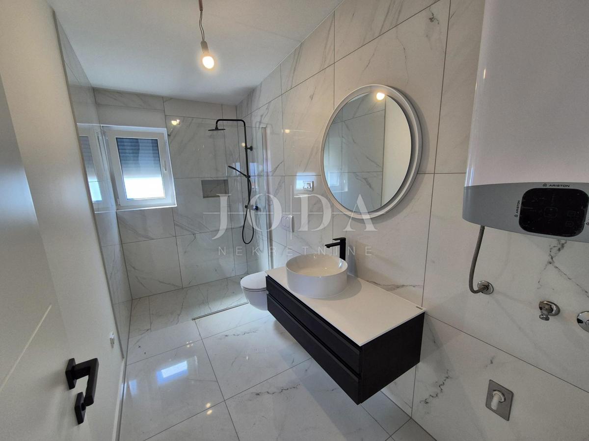 Malinska, prostoren apartma z vrtom - novogradnja